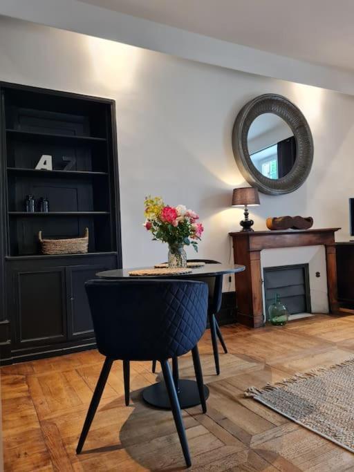 La Couronne Apartment *