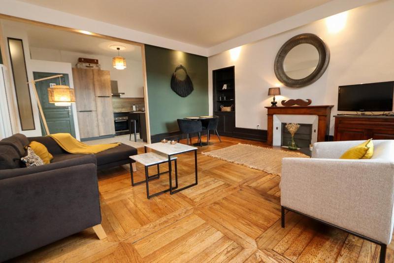 La Couronne Apartment *